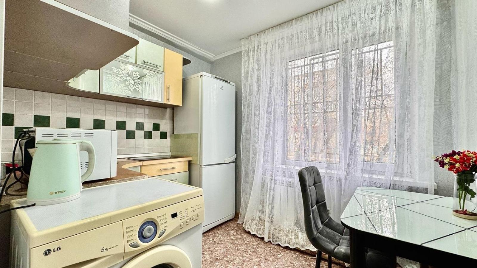 В Центре Павлодара Светлая Квартира Exterior foto